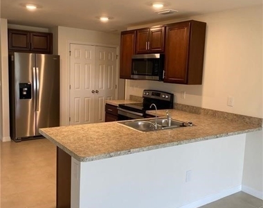 2213 Ne 33rd Street - Photo Thumbnail 6