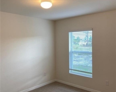 2213 Ne 33rd Street - Photo Thumbnail 16