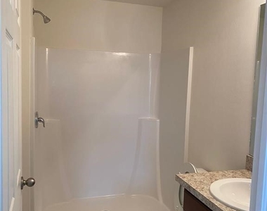 2213 Ne 33rd Street - Photo Thumbnail 18
