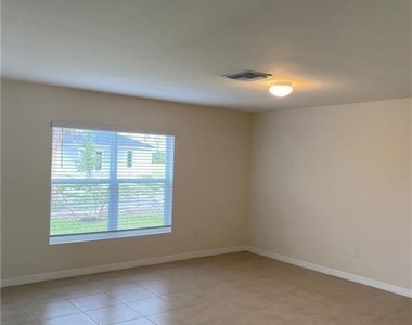2213 Ne 33rd Street - Photo Thumbnail 11