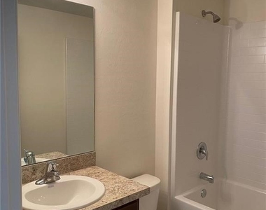 2213 Ne 33rd Street - Photo Thumbnail 15