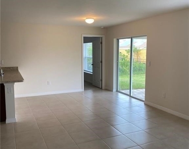 2213 Ne 33rd Street - Photo Thumbnail 7