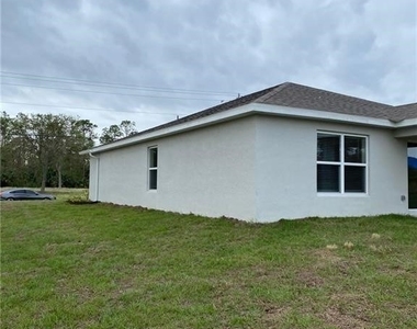 2213 Ne 33rd Street - Photo Thumbnail 2