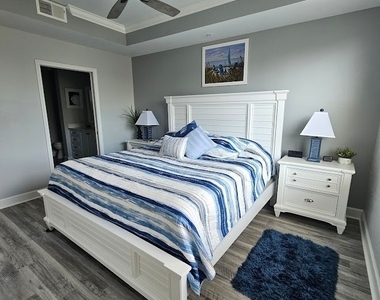 10700 Ravenna Way - Photo Thumbnail 10