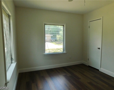 287 Poe Avenue - Photo Thumbnail 9