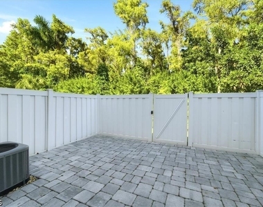 3630 Pine Oak Circle - Photo Thumbnail 11