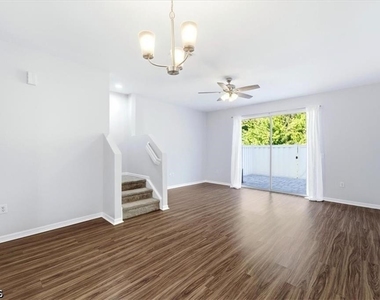 3630 Pine Oak Circle - Photo Thumbnail 9