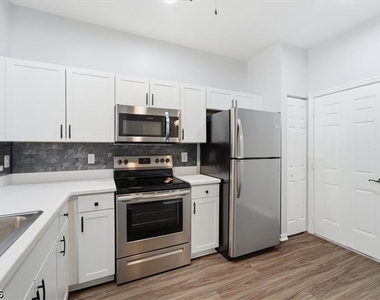 3630 Pine Oak Circle - Photo Thumbnail 7