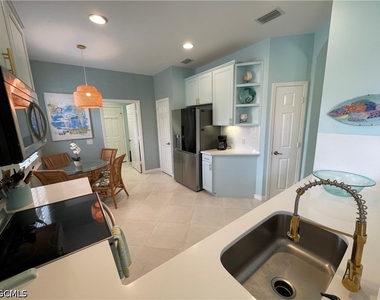 10640 Camarelle Circle - Photo Thumbnail 25