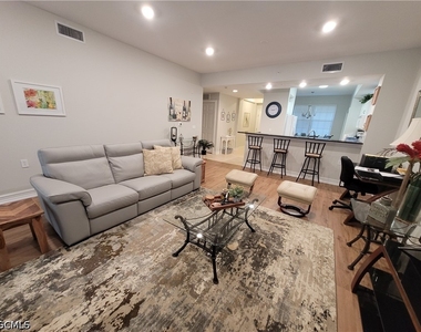 10530 Amiata Way - Photo Thumbnail 2