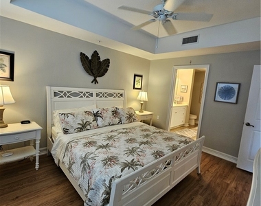 10530 Amiata Way - Photo Thumbnail 20