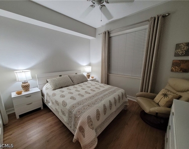 10530 Amiata Way - Photo Thumbnail 28