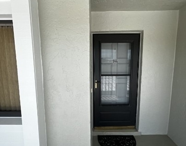 3813 Se 11th Place - Photo Thumbnail 1