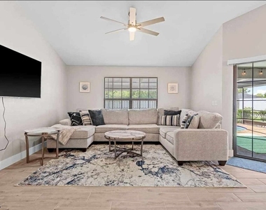 2206 Se 4th Street - Photo Thumbnail 2