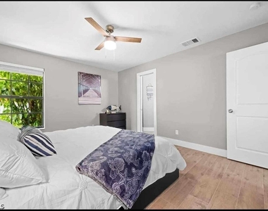 2206 Se 4th Street - Photo Thumbnail 7