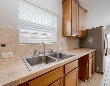 1807 Hidden Breeze Drive - Photo Thumbnail 26