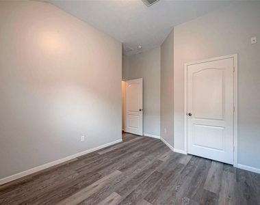 1807 Hidden Breeze Drive - Photo Thumbnail 38