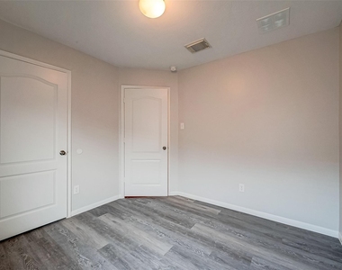 1807 Hidden Breeze Drive - Photo Thumbnail 35