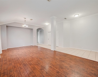 1807 Hidden Breeze Drive - Photo Thumbnail 11
