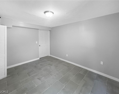 1615 Evans Avenue - Photo Thumbnail 10