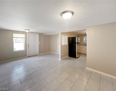 1615 Evans Avenue - Photo Thumbnail 2