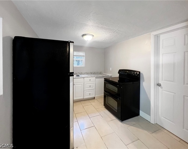 1615 Evans Avenue - Photo Thumbnail 3