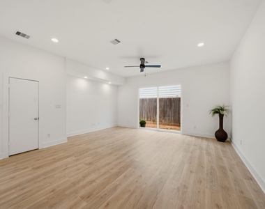 1512 Barbee Street - Photo Thumbnail 11