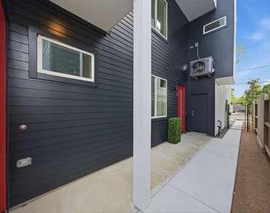 1512 Barbee Street - Photo Thumbnail 4