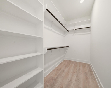 1512 Barbee Street - Photo Thumbnail 16