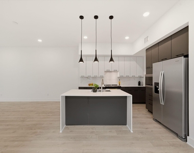 1512 Barbee Street - Photo Thumbnail 2