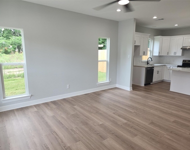 2651 Beaumont Avenue - Photo Thumbnail 5