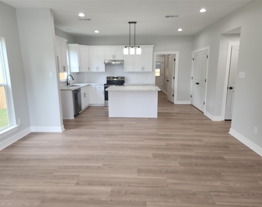 2651 Beaumont Avenue - Photo Thumbnail 4