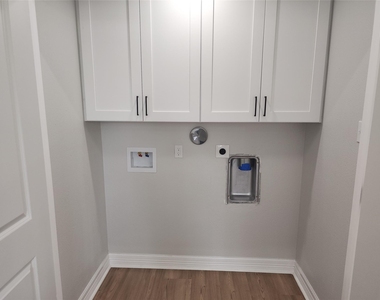 2651 Beaumont Avenue - Photo Thumbnail 16