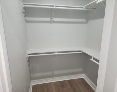2651 Beaumont Avenue - Photo Thumbnail 15