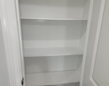 2651 Beaumont Avenue - Photo Thumbnail 19