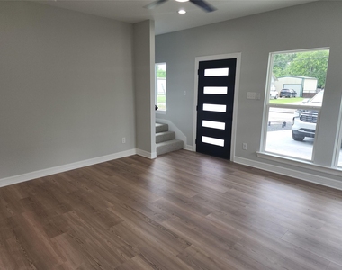 2651 Beaumont Avenue - Photo Thumbnail 6