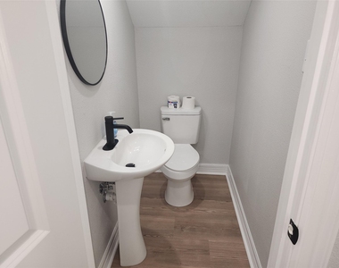 2651 Beaumont Avenue - Photo Thumbnail 18