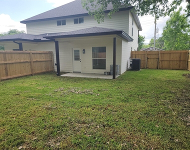 2651 Beaumont Avenue - Photo Thumbnail 13