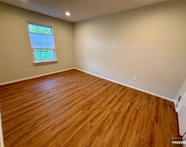 197 Larch - Photo Thumbnail 7