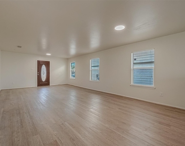 20807 Baronsledge Lane - Photo Thumbnail 4