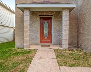 20807 Baronsledge Lane - Photo Thumbnail 3