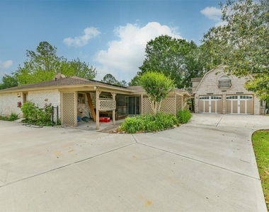 807 Stadium Circle - Photo Thumbnail 2