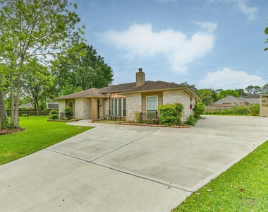 807 Stadium Circle - Photo Thumbnail 1