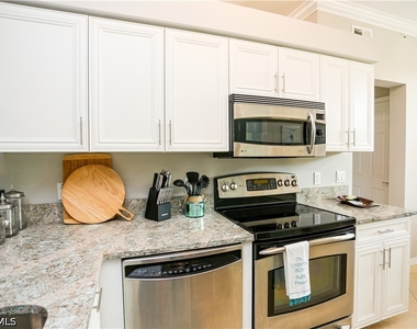 10275 Heritage Bay Boulevard - Photo Thumbnail 3