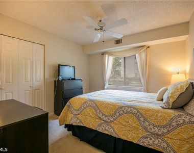 5741 Deauville Circle - Photo Thumbnail 11