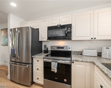 501 Forest Lakes Boulevard - Photo Thumbnail 9