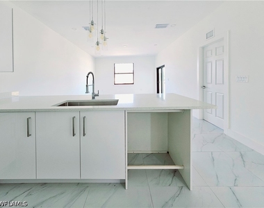 1100 Homer Avenue S - Photo Thumbnail 9