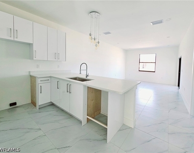 1100 Homer Avenue S - Photo Thumbnail 8