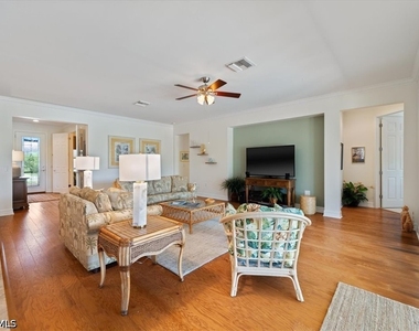 6140 Victory Drive - Photo Thumbnail 7