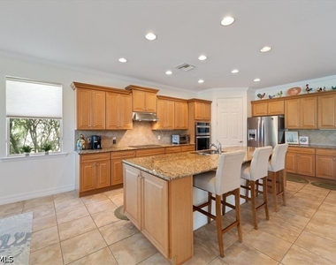 6140 Victory Drive - Photo Thumbnail 10